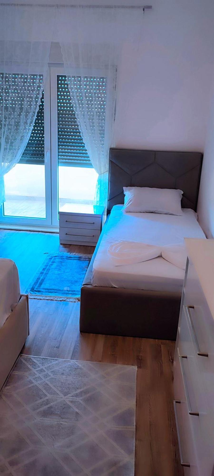 Sabi Apartment Golem Qerret Pokoj fotografie